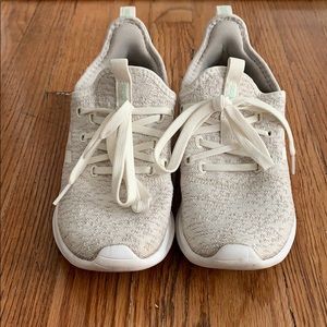 Adidas Size 7 cream tennis shoes